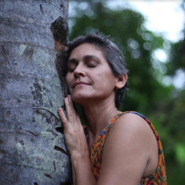 Lília Diniz faz show de lançamento de “Miolo de Pote em Cantigas e Versos”