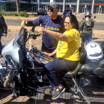 Damares Alves pede apoio a Comandante Aboud em motociata do DF