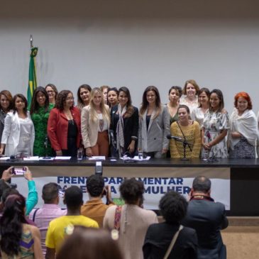 Deputadas e entidades civis criticam projeto que extingue cota de candidaturas femininas