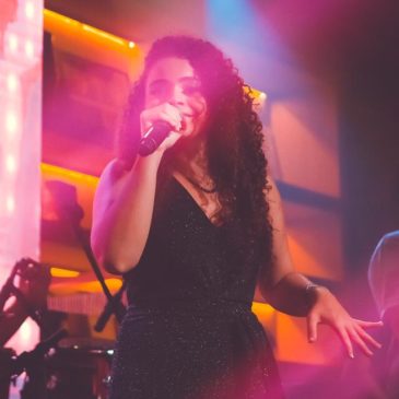 Com apenas 18 anos, Graziela Maciel desponta no DF com sertanejo sofrência