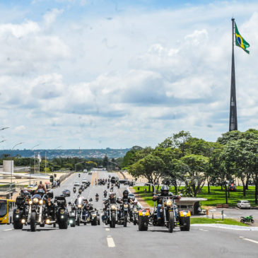 Movimento Moto Paco Social reúne motociclistas em prol dos carentes do DF
