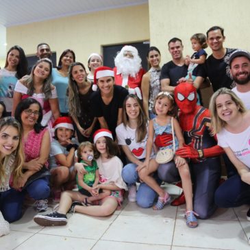 Grupo Mães Amigas de Águas Claras leva festa de Natal às crianças do Paranoá Parque