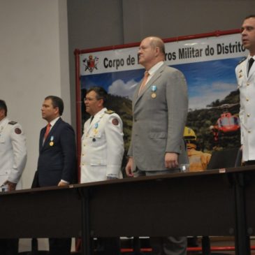 Paco Britto é condecorado pelo Corpo de Bombeiros