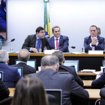 Deputados divergem sobre reforma da aposentadoria de militares, PMs e bombeiros