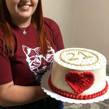 Fazendo bolos e guloseimas, estudante se torna empreendedora e fatura no DF e Entorno