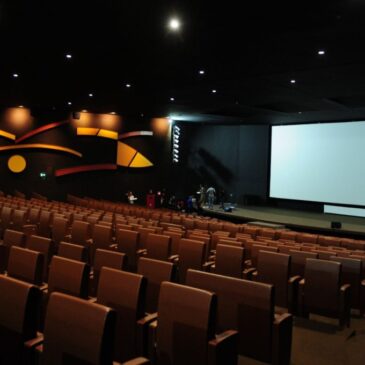 Liberados cinema, teatro e piscina para esporte