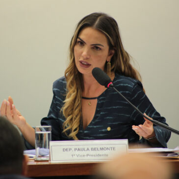Paula Belmonte defende retomada das aulas presenciais