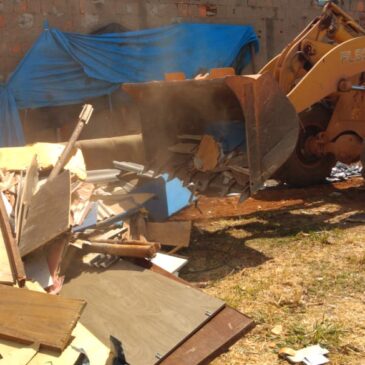 GDF remove barracos irregulares em Taguatinga e Sobradinho