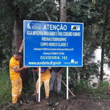 Placas do Ribeirão Sobradinho são derrubadas