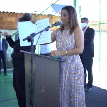 Flávia Arruda anuncia recursos para construção de feiras permanentes do Areal e Aniqueira