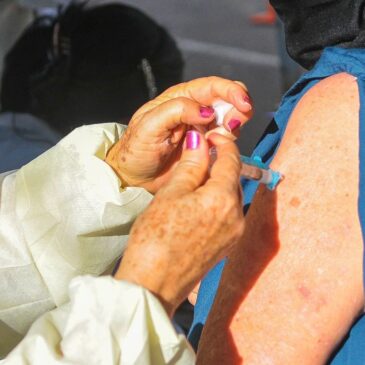 Mais de 100 mil pessoas já foram imunizadas