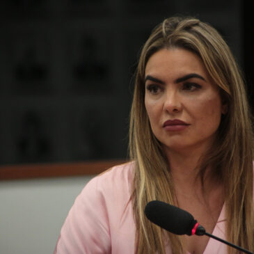 “O que está acontecendo em Brasília é desumano”, desabafa Paula Belmonte