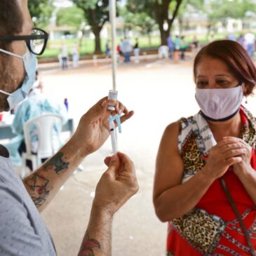 Quase 13% da população do DF já foi vacinada contra a Covid-19