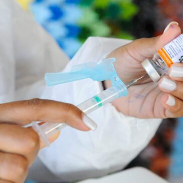 Vacina para profissionais de 14 hospitais privados