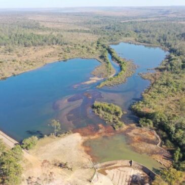 Caesb faz desassoreamento na Barragem do Torto