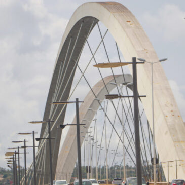 Iluminação da Ponte JK sob os cuidados da CEB Ipes