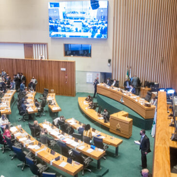 CLDF aprova Lei Orçamentária Anual com previsão de reajuste e pacote econômico