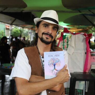 Lançamento do livro Reencantar, Poesias de Vinicioz Bórba