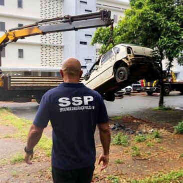 Veículos abandonados são retirados no Plano Piloto