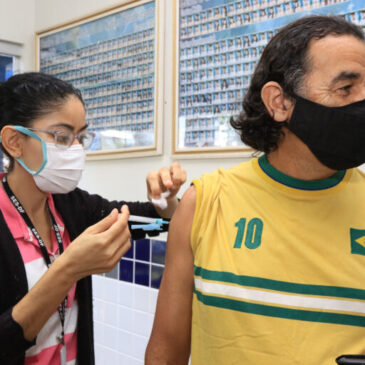 Reiniciada vacinação nas escolas da rede pública