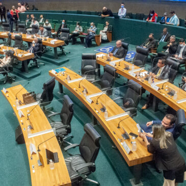 CLDF altera LDO para viabilizar reajuste a conselheiros tutelares e criação de cargos da UnDF