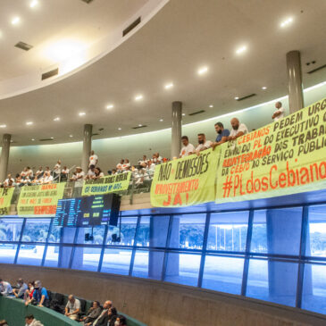 Deputados pedem solução para servidores da CEB
