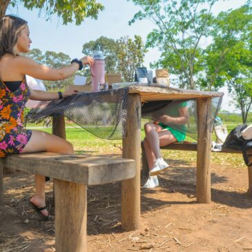 Parque Ecológico de Águas Claras ganha 11 bancos e mesas de madeira