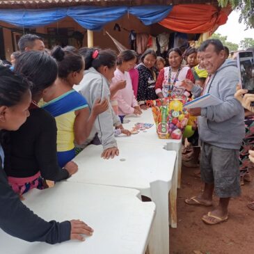 Índios venezuelanos são orientados sobre utilização do Cartão Prato Cheio