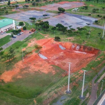 Bacias de contenção do Taguaparque recebem manutenção da Novacap