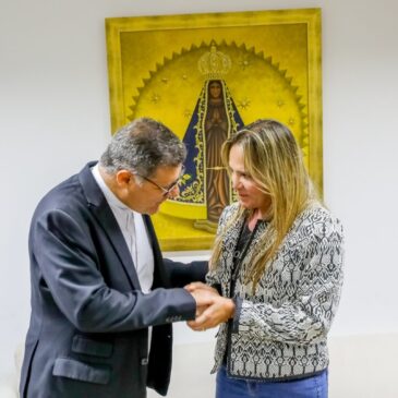 Governadora em exercício é recebida pelo arcebispo de Brasília